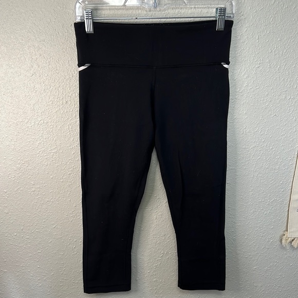 lululemon athletica Pants - Lululemon Cropped Leggings